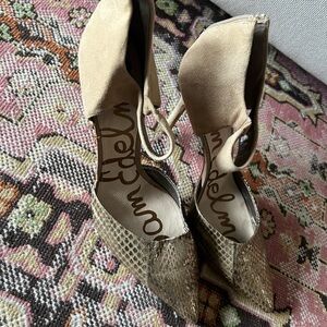 Sam Edelman pointed toe kitten heel